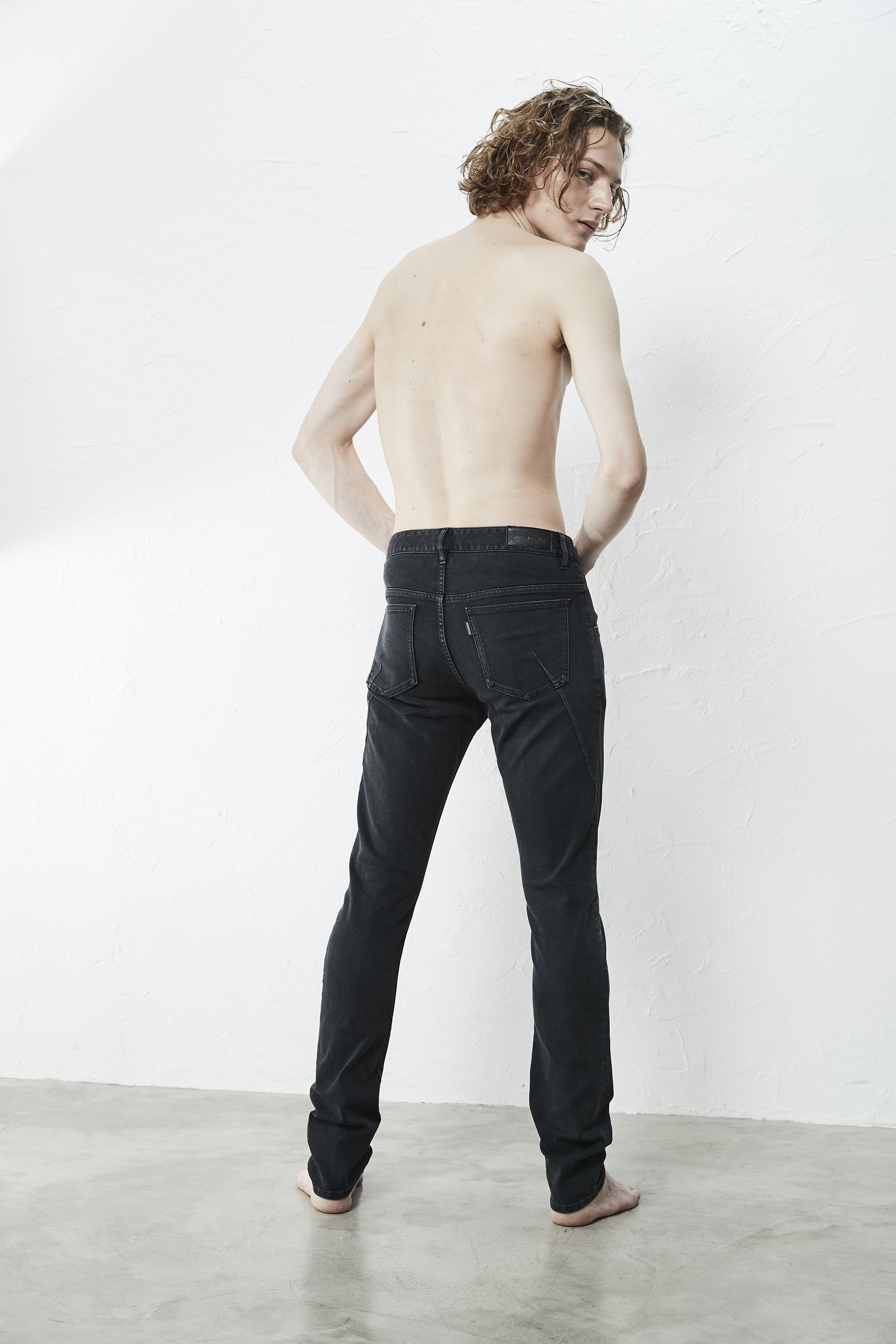 LOOK 03