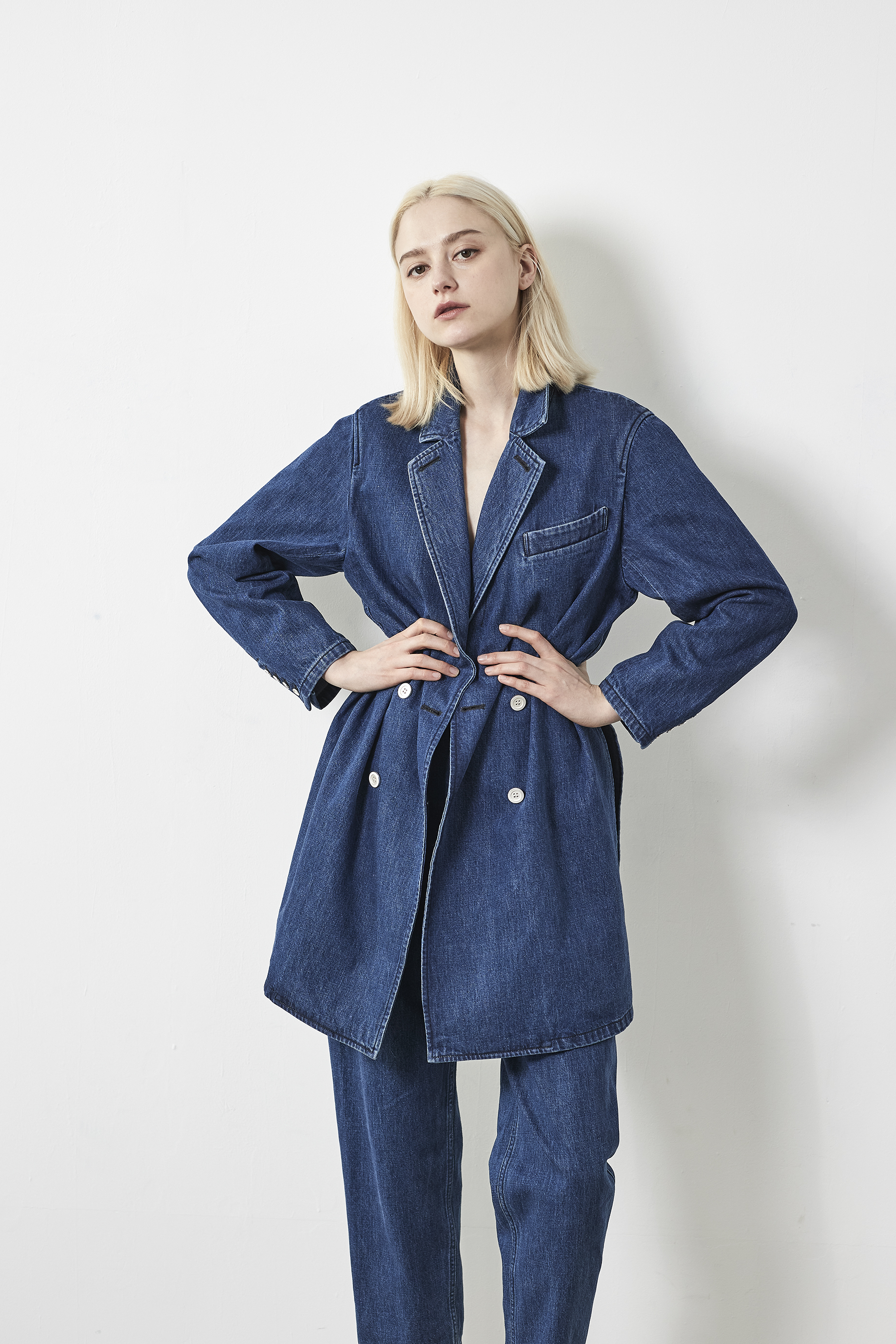 LOOK 04